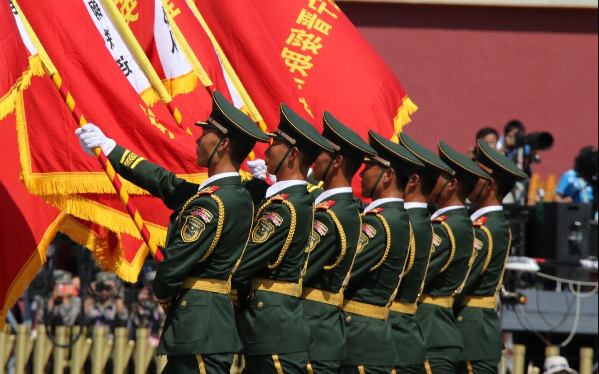 leyu乐鱼体育综合-斯图加特后场稳固保护门将不受威胁，斯图加特0607