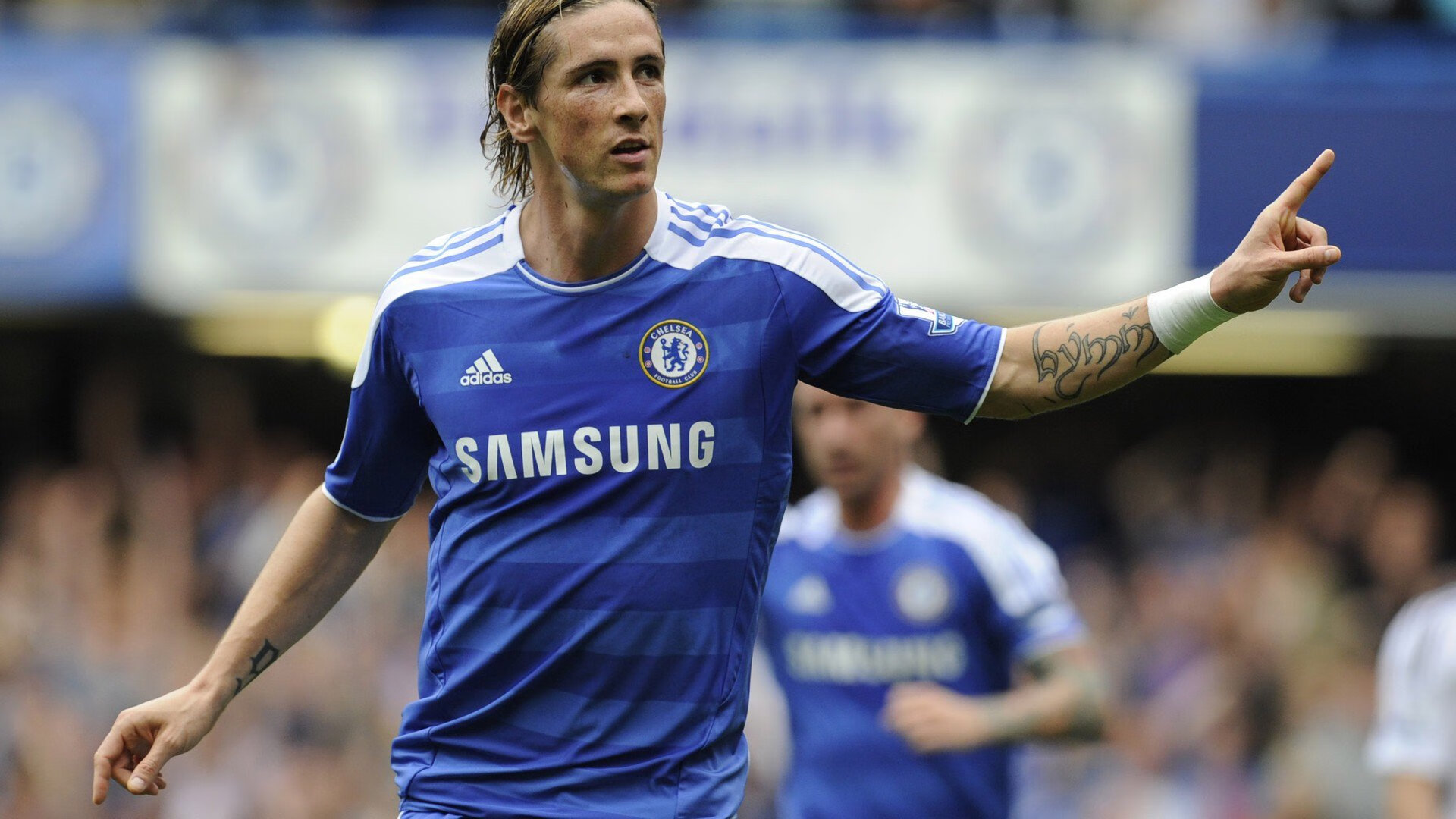 LEYU SPORTS中国官方网站-英超激情激烈：一场攻防的视觉盛宴，英超精华集锦